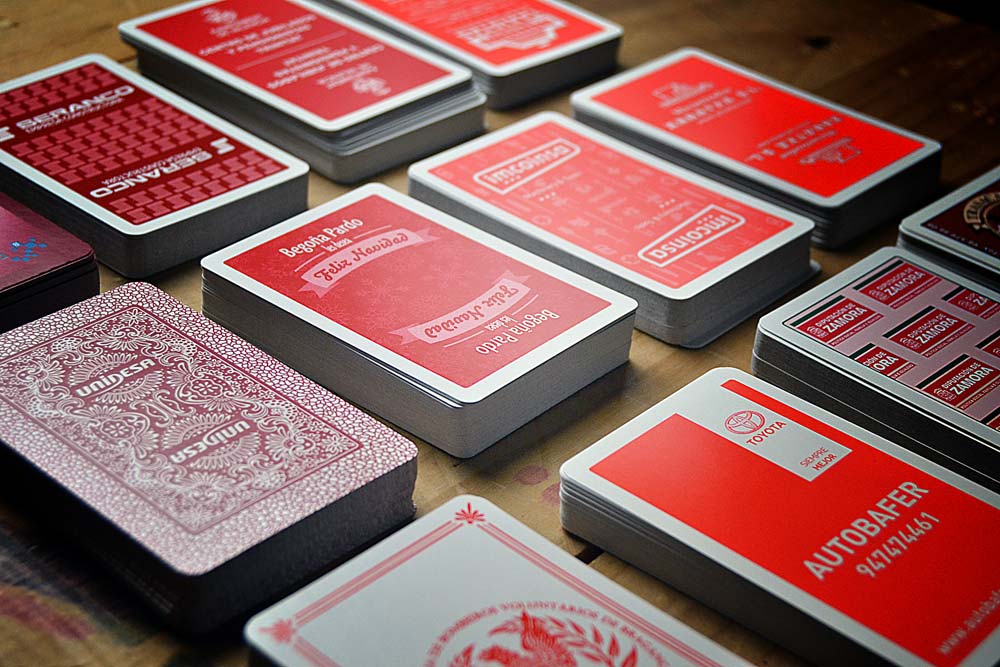 Baraja naipe español rojo detalle