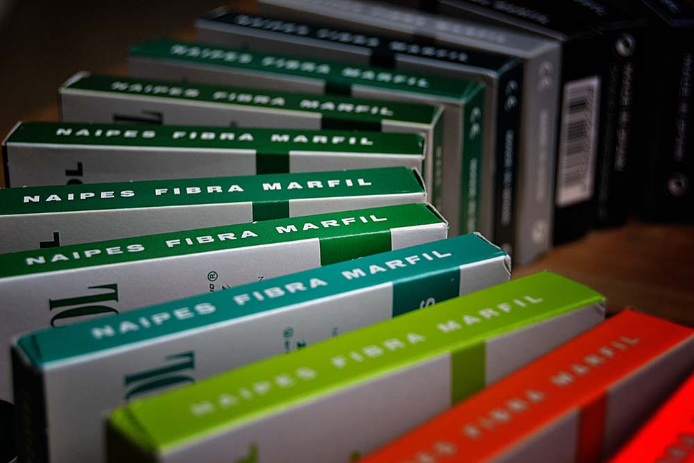 Spanish poker card colour cases detail