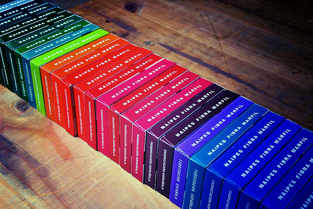 Spanish poker card colour cases detail