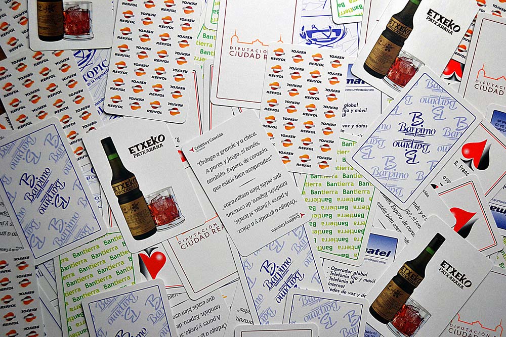 Spanish poker white cards zenithal wiew