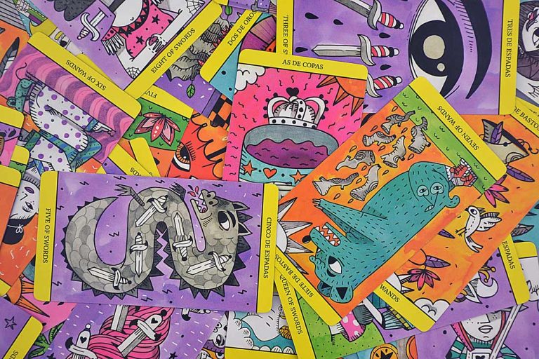 Jeu De Tarot Féministe Magic D'Amaia Arrazola - 78 Cartes, Manuel Inclus - Collection ésotérique Moderne